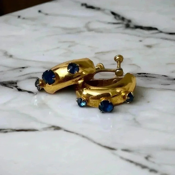 Vintage  Coro gold tone blue gem screw back earrings - Picture 1 of 9